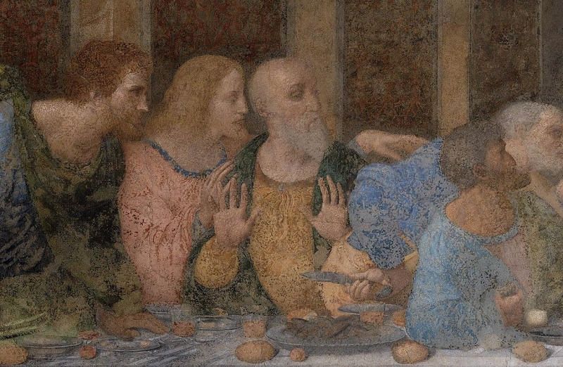 In Da Vinci&#039;s The Last Supper, Judas is portrayed with a knife at his abdomen.