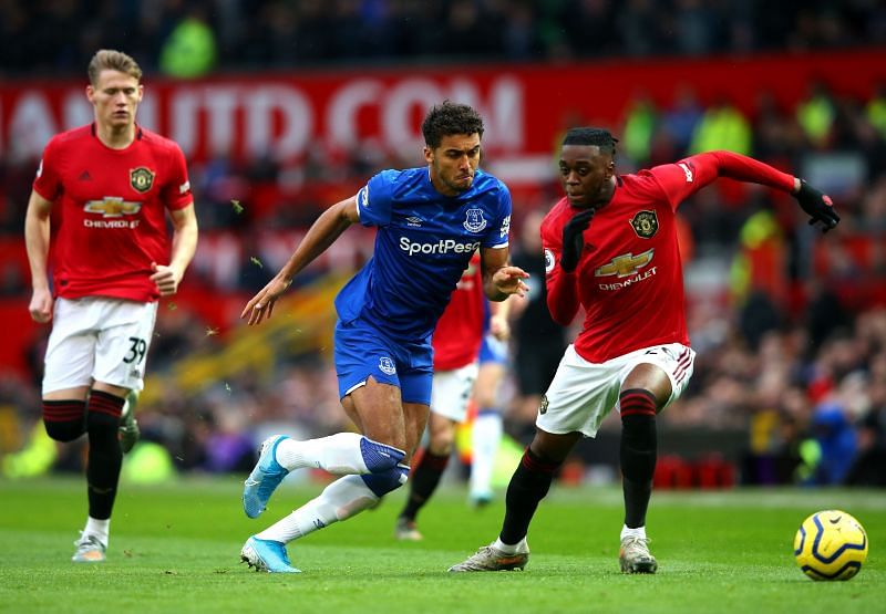 Everton take on Manchester United in the Premier League