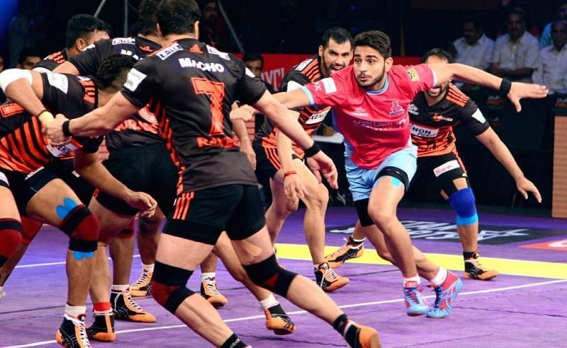 Ajay Kumar won the Emerging Player of the Season award back in PKL 4.