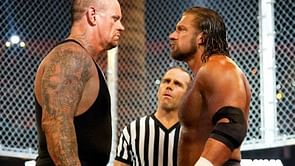 5 WWE सुपरस्टार्स जिन्होंने अपने दुश्मन को तोहफा दिया