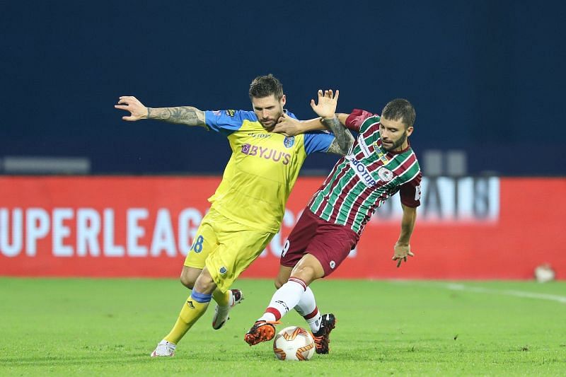 Gary Hooper (in yellow) in action against ATK Mohun Bagan (Image courtesy: ISL Media)