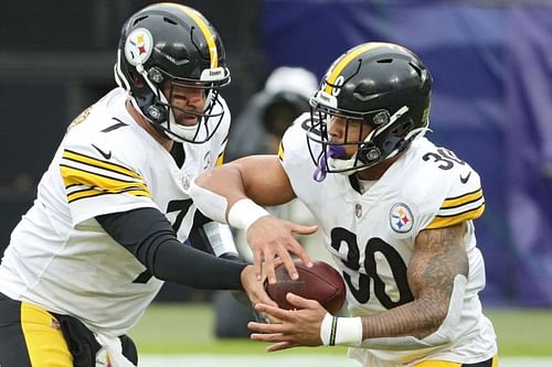 Pittsburgh Steelers v Baltimore Ravens