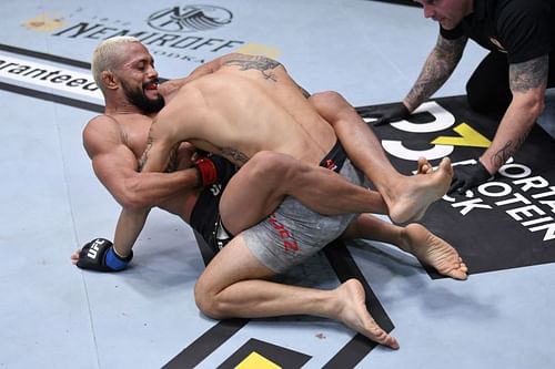 Deiveson Figueiredo submits Alex Perez in Round 1