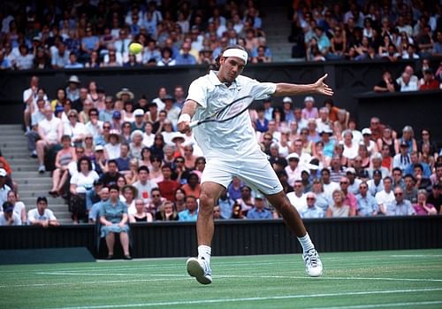 Roger Federer won his first ATP title in 2001