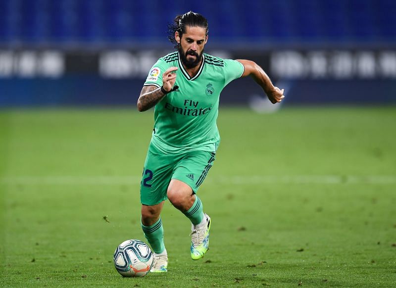 &nbsp;Isco of Real Madrid CF runs with the ball&nbsp;