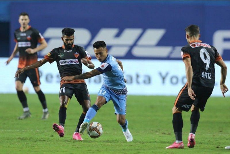 Jackichand Singh (in blue) in action for Jamshedpur FC (Courtesy - ISL)