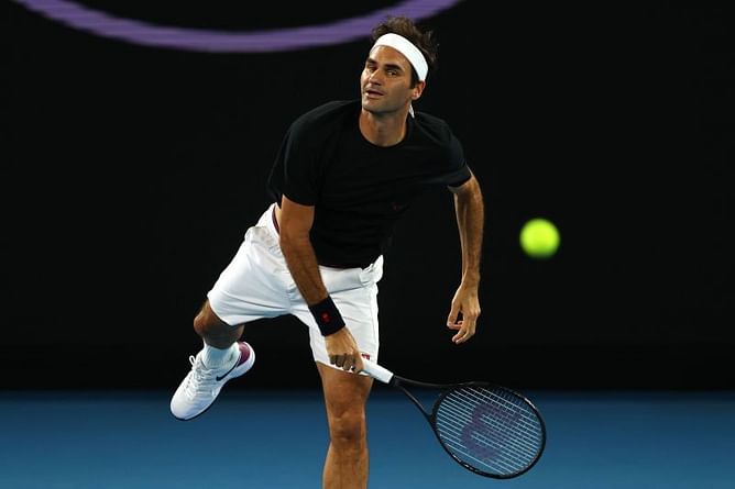 Watch: Roger Federer practicing in Dubai
