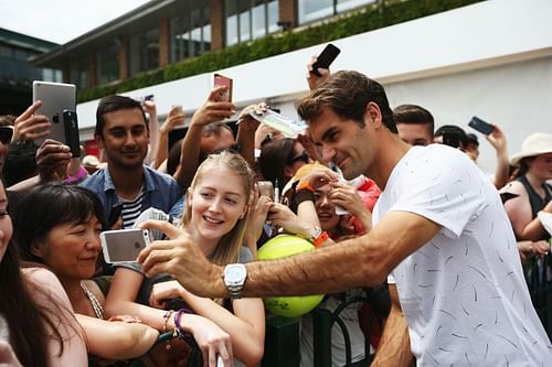 Roger Federer with his fans