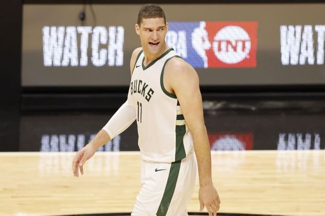 Watch: Brook Lopez ends 2020 with the Flop of the Year