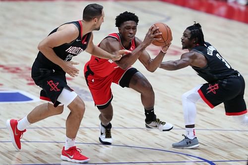 Houston Rockets star Chris Clemons picked up an injury in the preseason game against the San Antonio Spurs