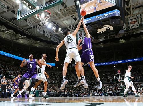 Michigan State Spartans and Northwestern Wildcats will face off on Sunday