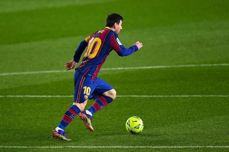 Lionel Messi of FC Barcelona runs with the ball&nbsp;