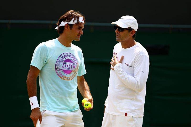 Roger Federer (L) and Paul Annacone