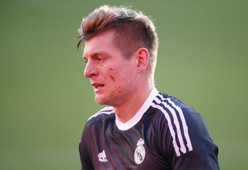 Toni Kroos received some blows to his face against Sevilla