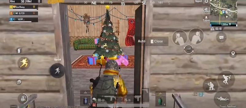 Christmas tree (Image via Mr. Glitch Gaming / YouTube)