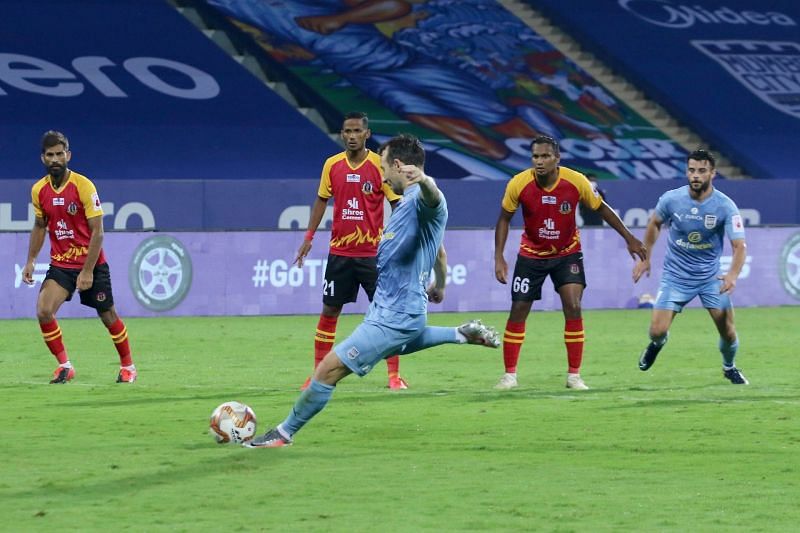 Adam Le Fondre taking the penalty (Image Courtesy: ISL Media)