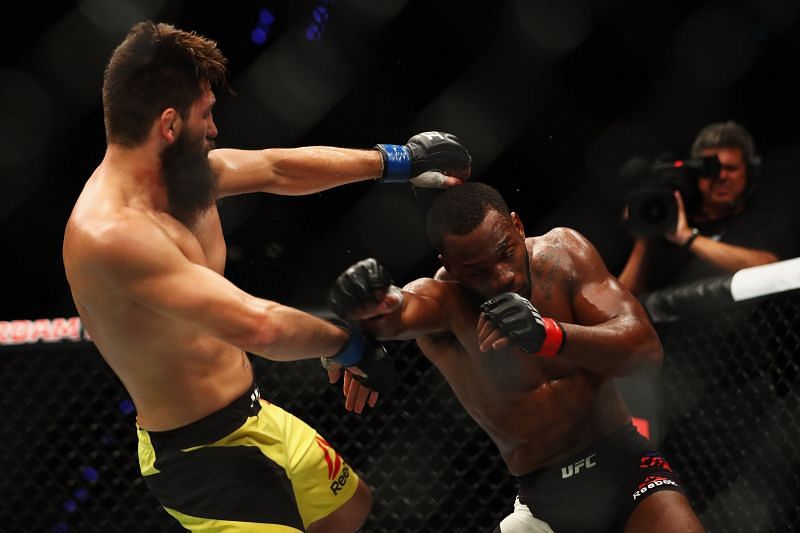 Leon Edwards throwing a punch at Bryan Barberena