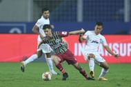 Bengaluru FC's Suresh Wangjam tries to stop ATK Mohun Bagan's Edu Garcia (Image Courtesy: ISL Media)