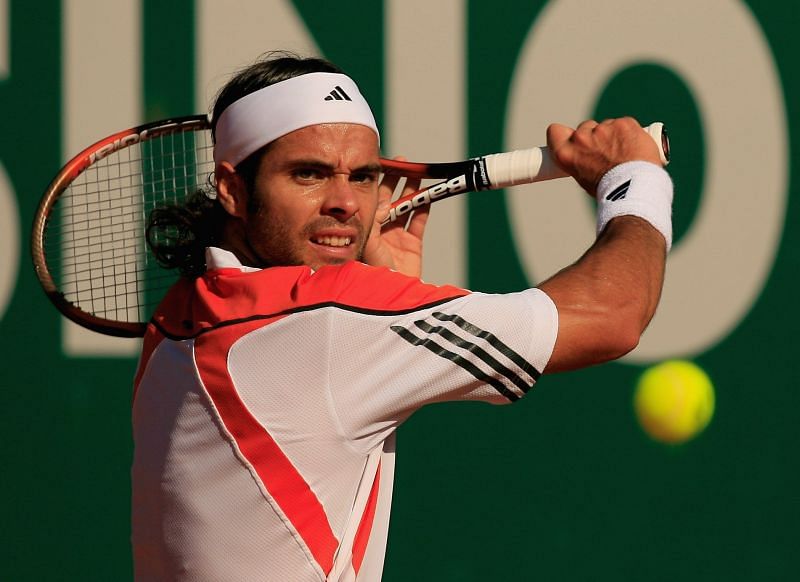 Fernando Gonzalez lost 12 times to Roger Federer.