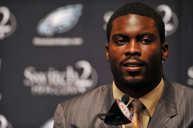 Philadelphia Eagles Sign Michael Vick