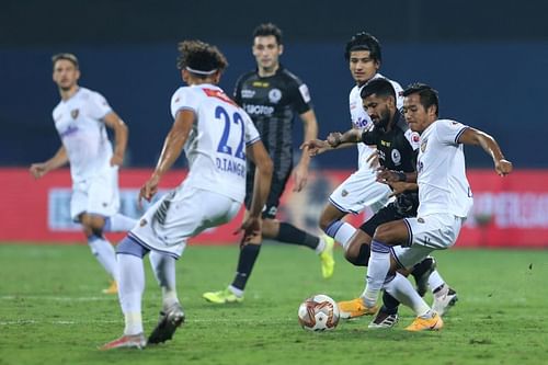 Chennaiyin FC and ATK Mohun Bagan players in action in their ISL match (Image Courtesy: ISL Media)