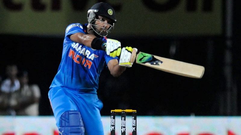 Yuvraj Singh&#039;s blazing 77* and a fine 102-run partnership with MS Dhoni ensured that India beat Australia
