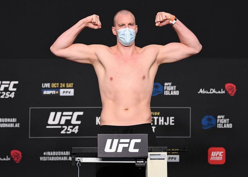 UFC 254: Stefan Struve weighs in