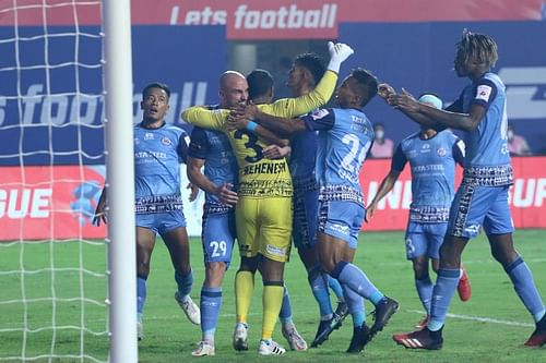 TP Rehenesh celebrates a penalty save with his teammates (Image courtesy: ISL)