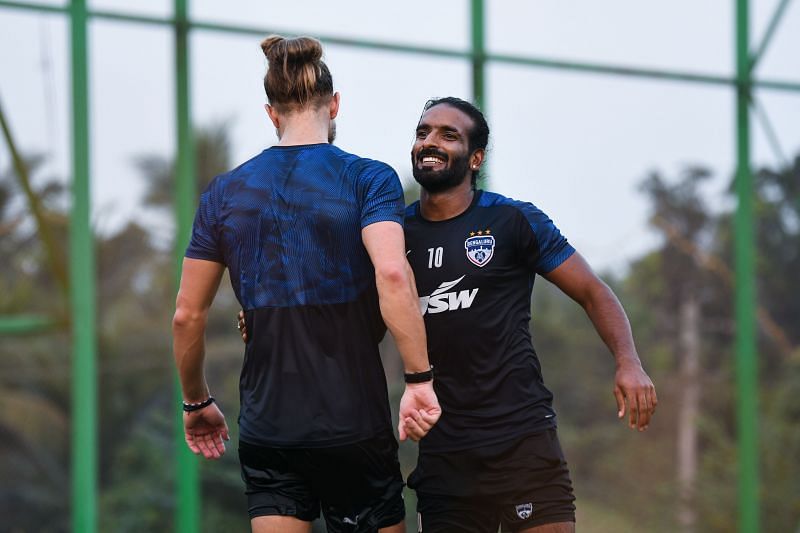 Bengaluru FC players Erik Paartalu (left) and Harmanjot Khabra (Image courtesy: ISL)