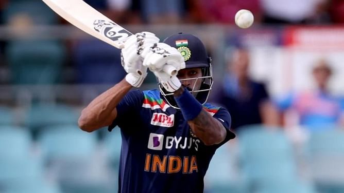 IND v AUS Live Score: Hardik Pandya, Ravindra Jadeja lift India to 302 for 5 with blistering half-centuries