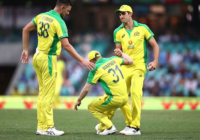 "Fingers crossed"- Justin Langer reveals David Warner is not certain to play the third Test
