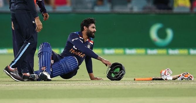 AUS vs IND, पहला टी20: गेंद हेलमेट में लगने के बाद रविन्द्र जडेजा फील्डिंग के लिए नहीं आए, युजवेंद्र चहल मैदान पर