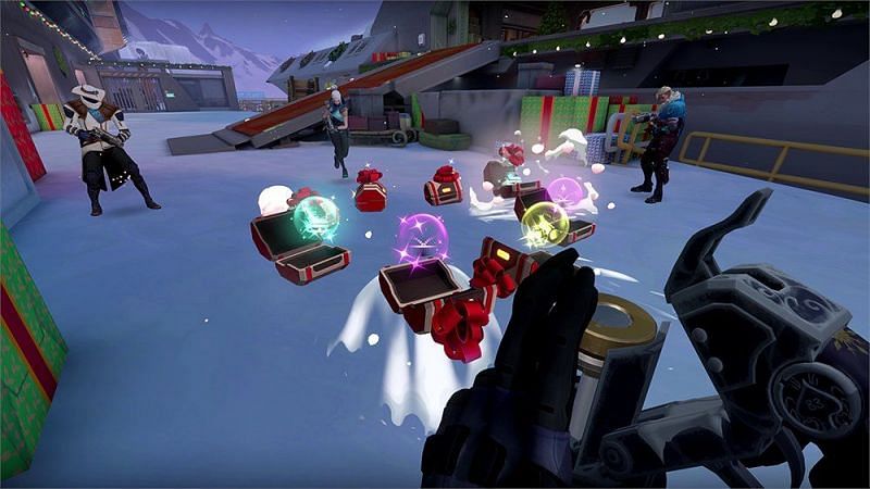 Gift power ups in Snowball Fight (Image via Riot Games)