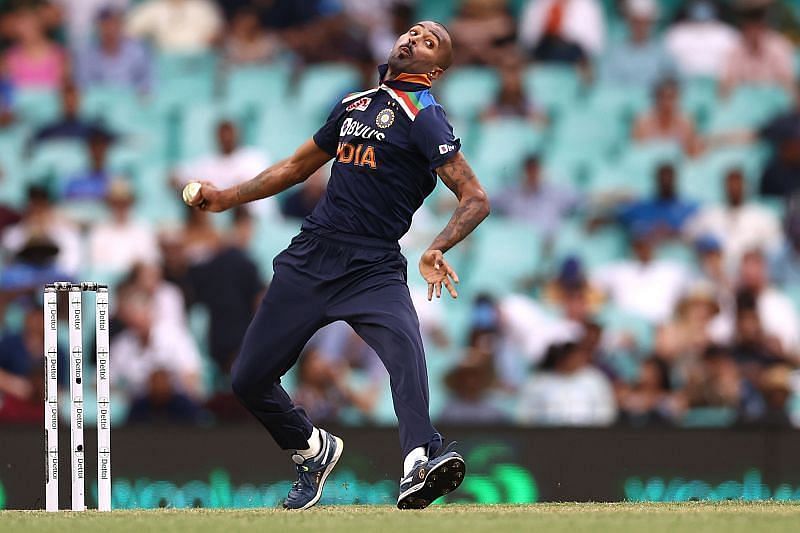 Hardik Pandya bowling in the second ODI