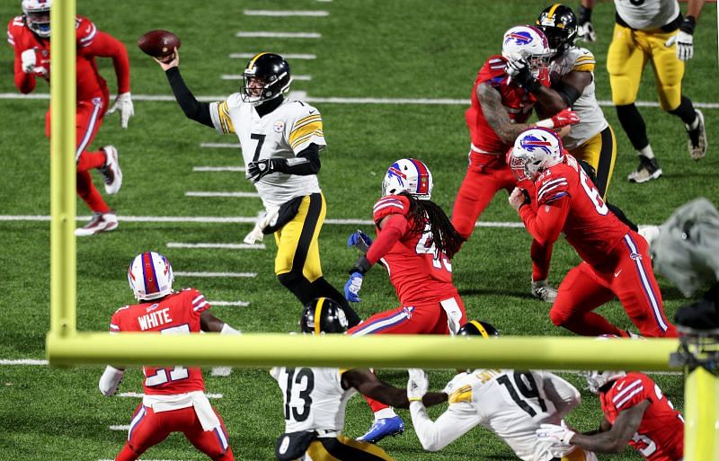 Pittsburgh Steelers v Buffalo Bills