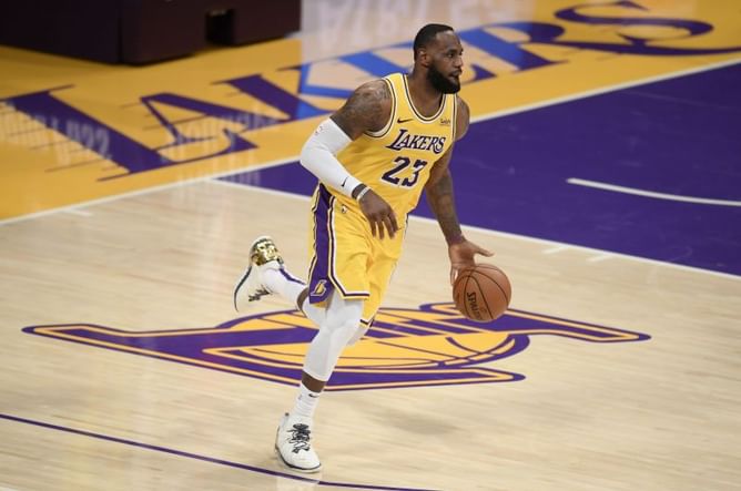 What channel is Dallas Mavericks vs LA Lakers on tonight? Time, TV schedule & Live stream l NBA Christmas Day 2020