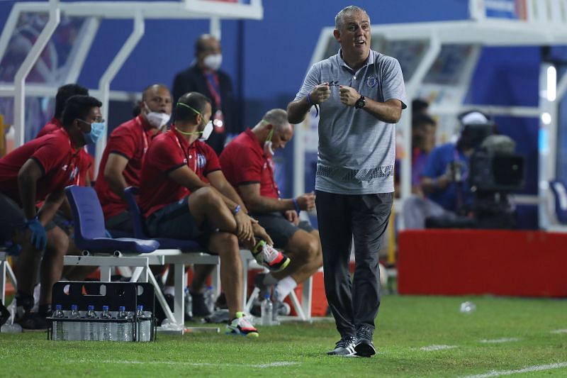 Jamshedpur FC&#039;s head coach Owen Coyle looks on as his side is in action (Courtesy: ISL)
