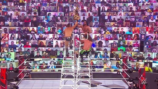 WWE चैंपियनशिप मैच में हुई बड़ी गलती के बाद फूटा फैंस का गुस्सा, जमकर निकाली अपनी भड़ास