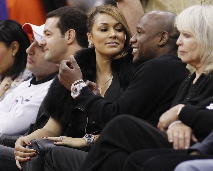 Shantel Jackson (L) with Floyd Mayweather (R) in 2011. (Image credits: Reuters