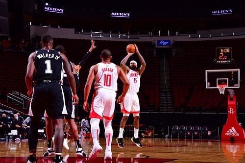 DeMarcus Cousins pulls up for a jumper [Image: NBA.com]