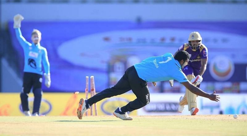 Jaffna Stallions&#039; Thisara Perera attempts to stop the ball in LPL 2020 (Image Courtesy: Twitter)