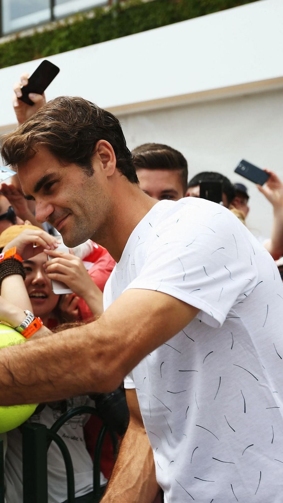 Roger Federer Gets Back The Iconic Rf Logo For Use With Uniqlo