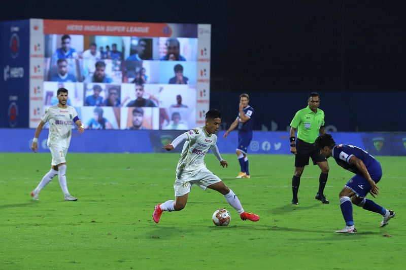 Nongdamba Naorem of Kerala Blasters tries to dribble past Chennaiyin FC&#039;s Anirudh Thapa.