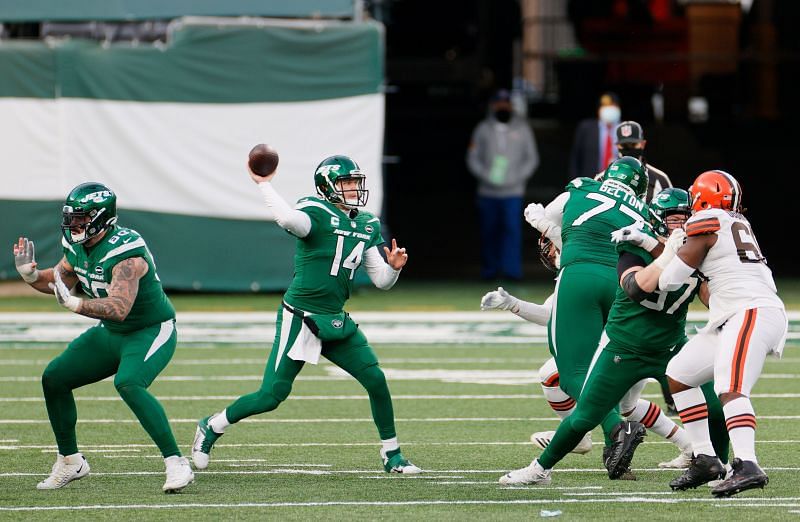 New York Jets QB Sam Darnold Looks To Lead His Team To Their Third Consecutive Victory Sunday Against the New England Patriots.