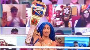 Sasha Banks submits Carmella to retain the SmackDown Women's Championship at WWE TLC