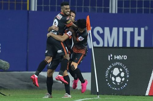 Brandon Fernandes celebrates a goal with Igor Angulo (Image courtesy: ISL)