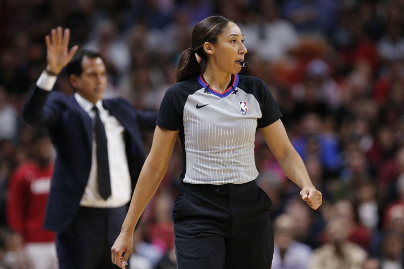 Simone Jelks: From women's hoops star to NBA referee