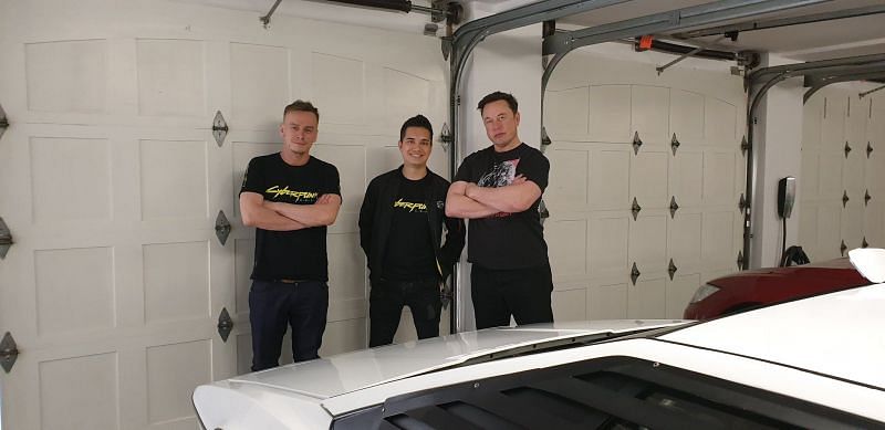 Elon Musk with the developers of Cyberpunk 2077 (Image via Cyberpunk 20)