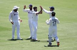 "India will have to dismiss Australia under 200 runs for them to win the match" - Sunil Gavaskar