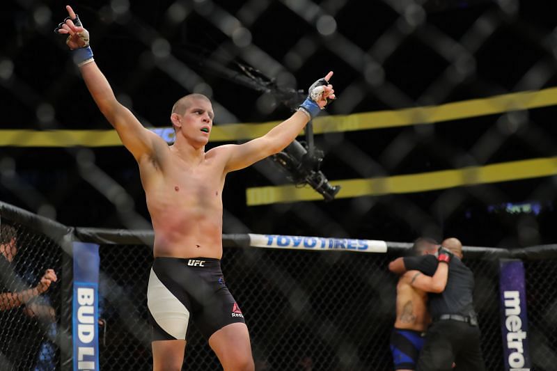 Joe Lauzon made a name for himself in his UFC debut by knocking out former champion Jens Pulver.